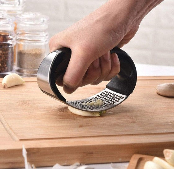 Garlic Press Mincer Crusher - The Kitchen Solution